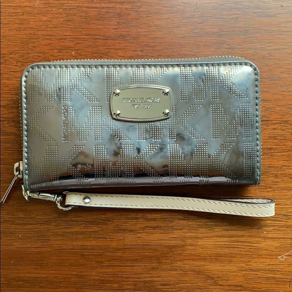 Micheal Kors Silver Wristlet